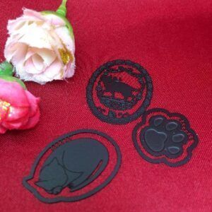 【メール便】猫形＆肉球形プチクリ。黒色１０個入り。ブックマークにも。