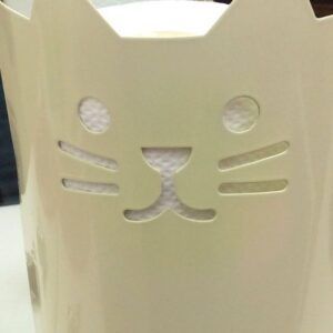 柔らかなカーブと優しい色合いの猫のトイレットペーパーストッカーなら、置き場所を選ばず、新生活にピッタリ！！