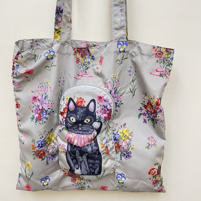 ナタリーレテのエコバッグ、ラッキーキャット柄のオモテ側画像