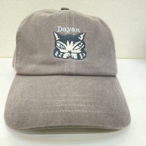 【送料無料・猫のダヤン】キャップ・「うでぐみ」柄・チャコール色・ワンポイント刺繍