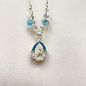 【送料無料・パルナートポック】猫ネックレス・「浜辺」柄・シェルで立体的