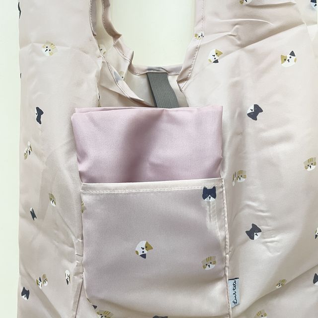 LABCLIPの大小2枚組エコバッグの大バッグのポケットに小バッグを入れた画像